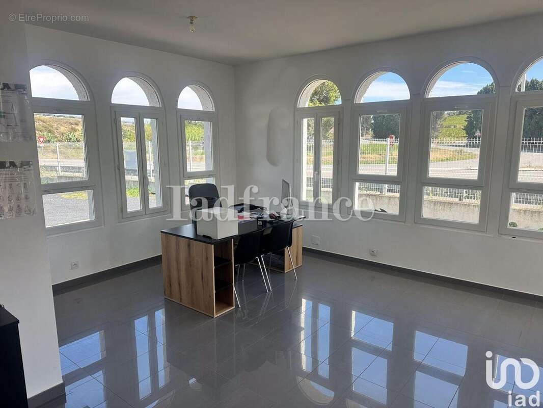 Photo 5 - Commerce à VILLEMOLAQUE