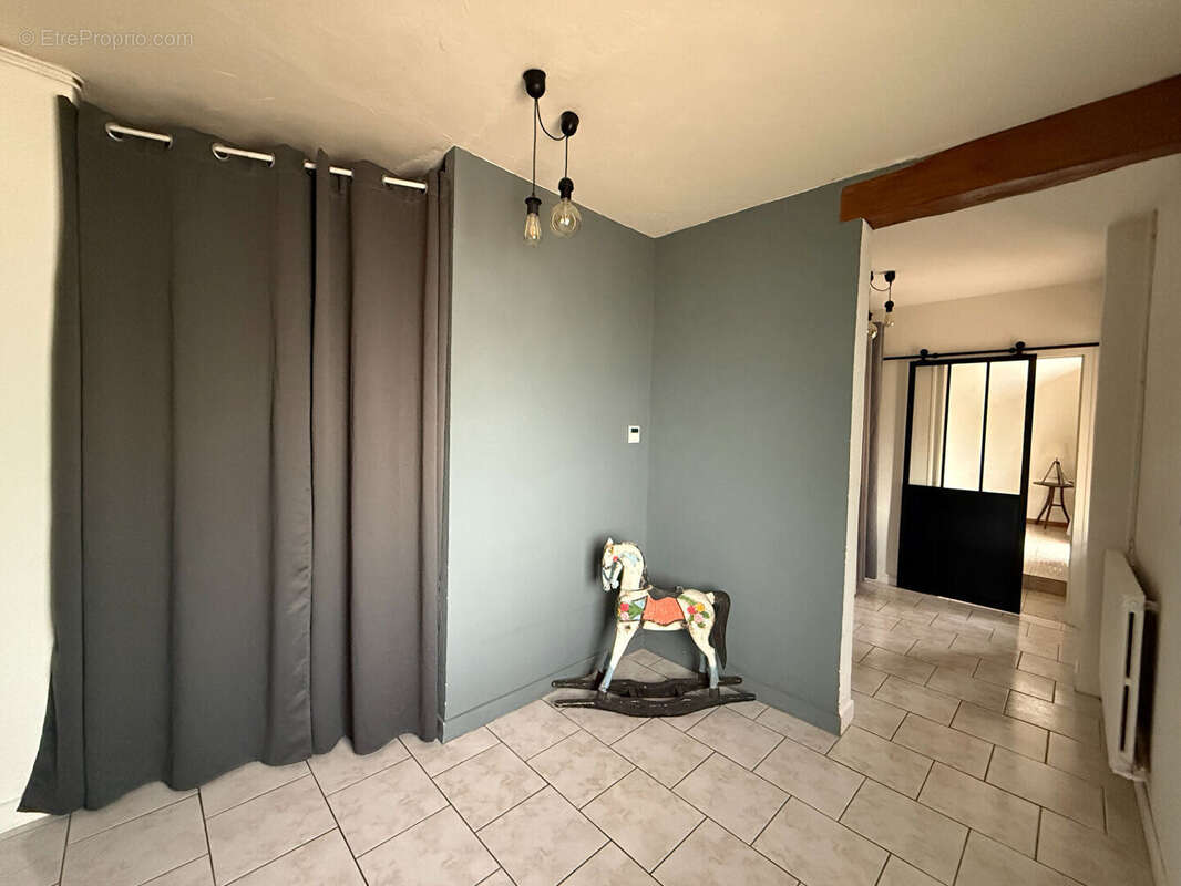 Belle ferme rénovée de 220 m² avec garages et dépendances - photo 6