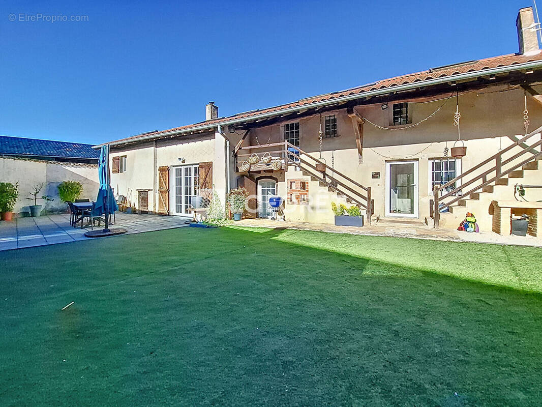 Maison à BELLEVILLE