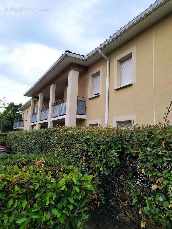 Appartement à PINS-JUSTARET
