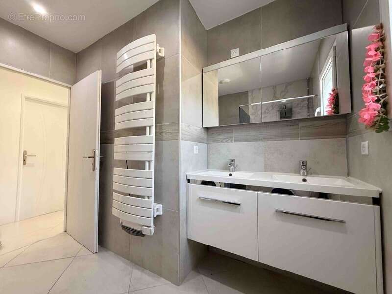 Maison de plain-pied récente – 81,5 m² – 3 chambres – Garage - Châteauneuf-de-Chabre (05) - photo 10