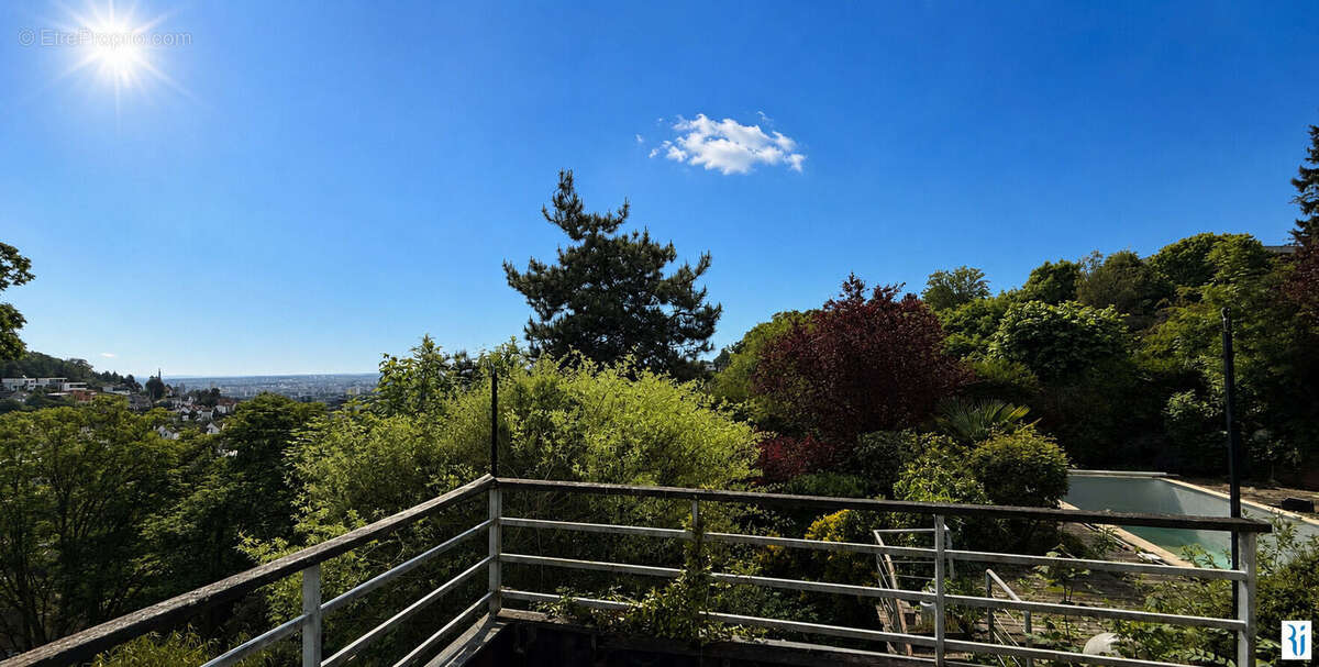 Terrain à MONT-SAINT-AIGNAN