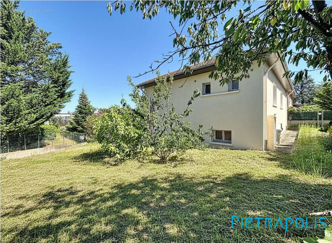 Maison 130 m² à Saint-Fons  - photo 7