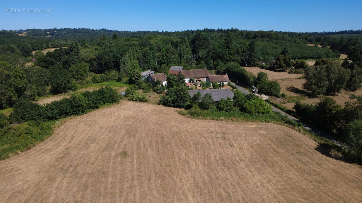 Coussac Bonneval : Authentique corps de ferme sur 4,2 hectares - photo 4