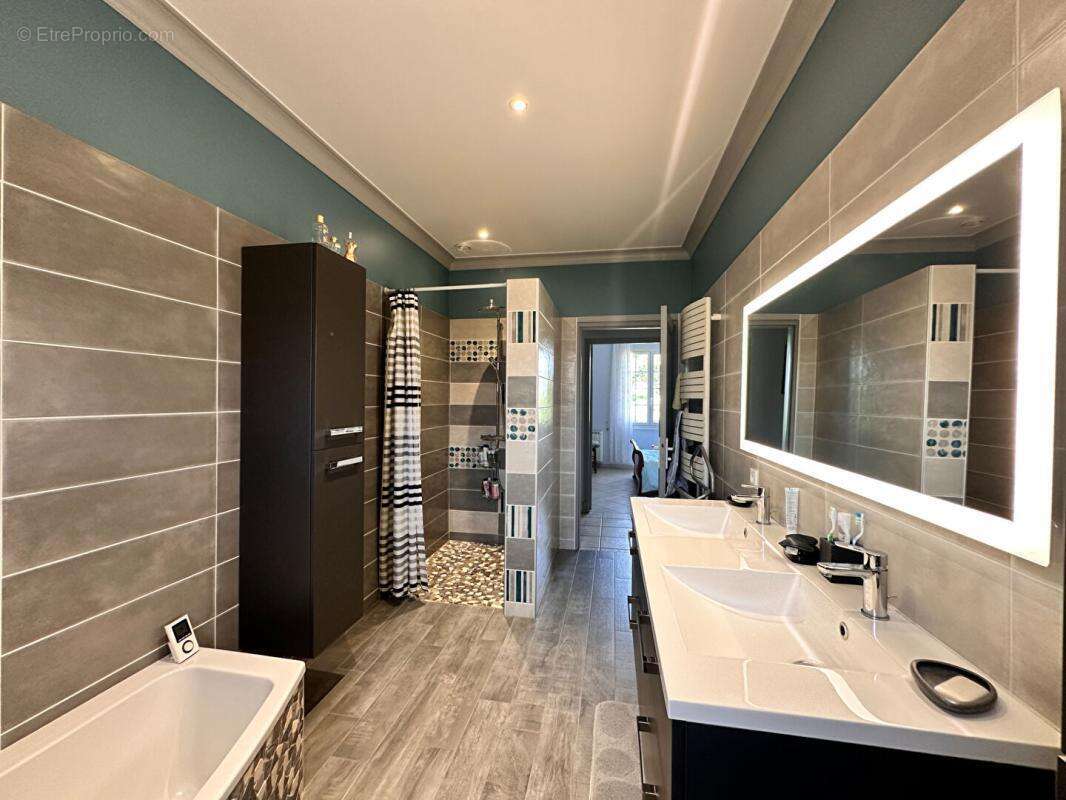 Maison 180 m² à La Croix-Blanche  - photo 16
