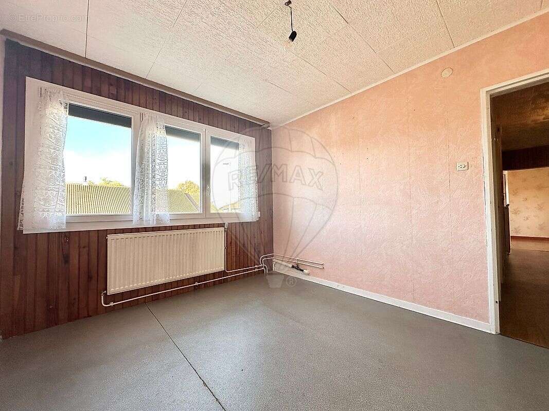 Maison à AY-SUR-MOSELLE