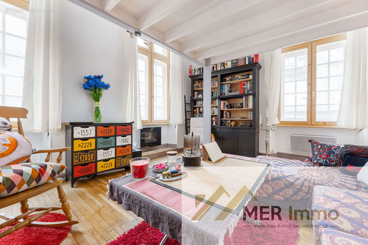 SAINT MALO INTRA-MUROS Appartement T4 de 75 m2 au 1 er étage d'une copropriété en bon état - photo 8