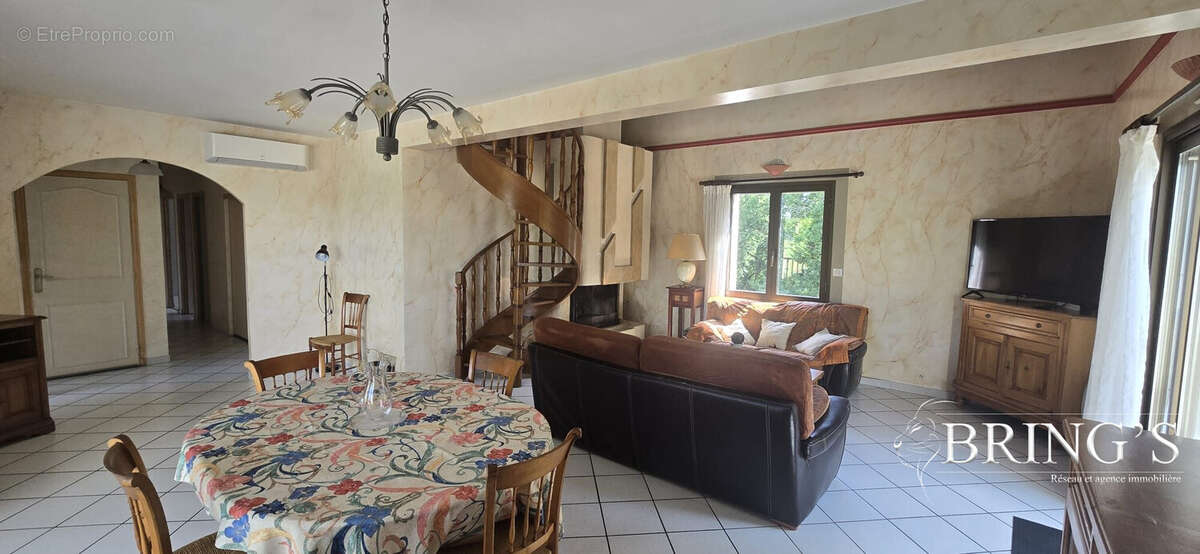 Maison à MONTESQUIEU