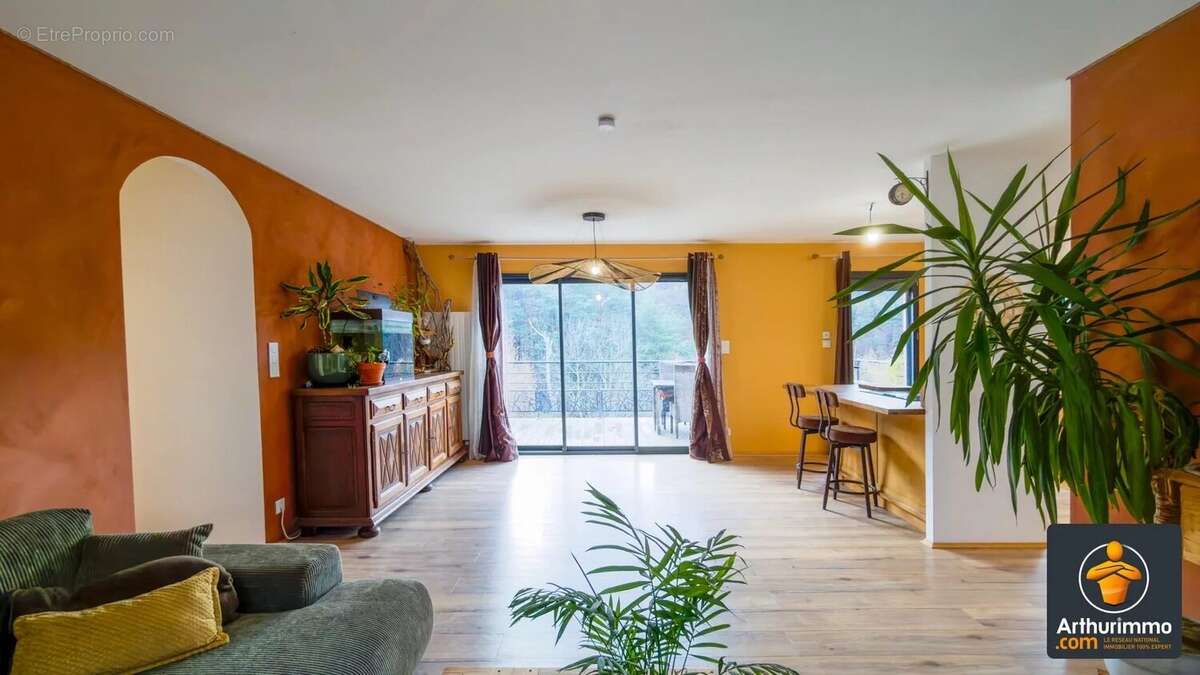 Maison à LE CRESTET