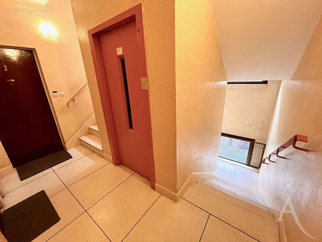 Appartement F3 Metz gare - 2 chambres avec garage et cave - photo 10