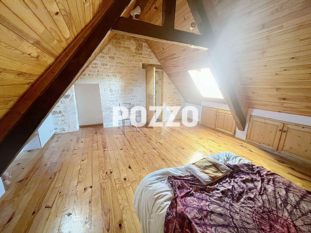 Maison en pierre proche mer,  165 m² , Dépendances , Gros potentiel ! - photo 13