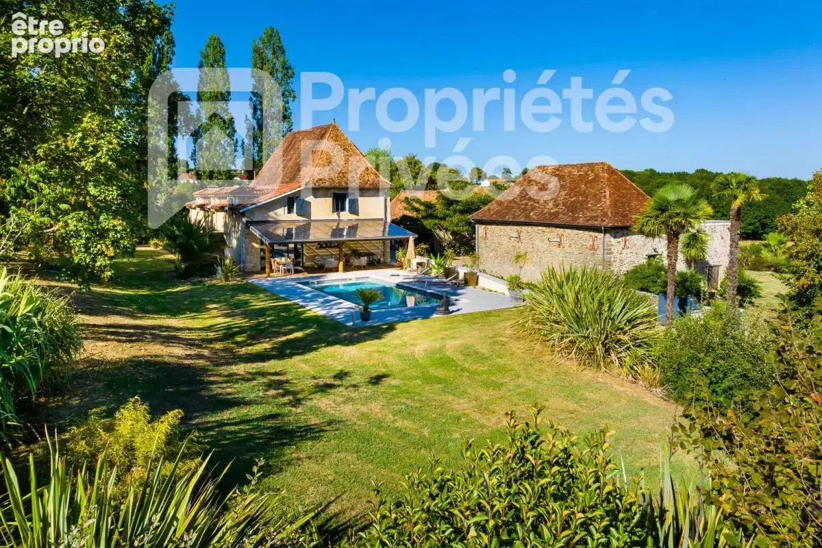 Maison béarnaise avec grange restaurée, pigeonnier et piscine - photo 16