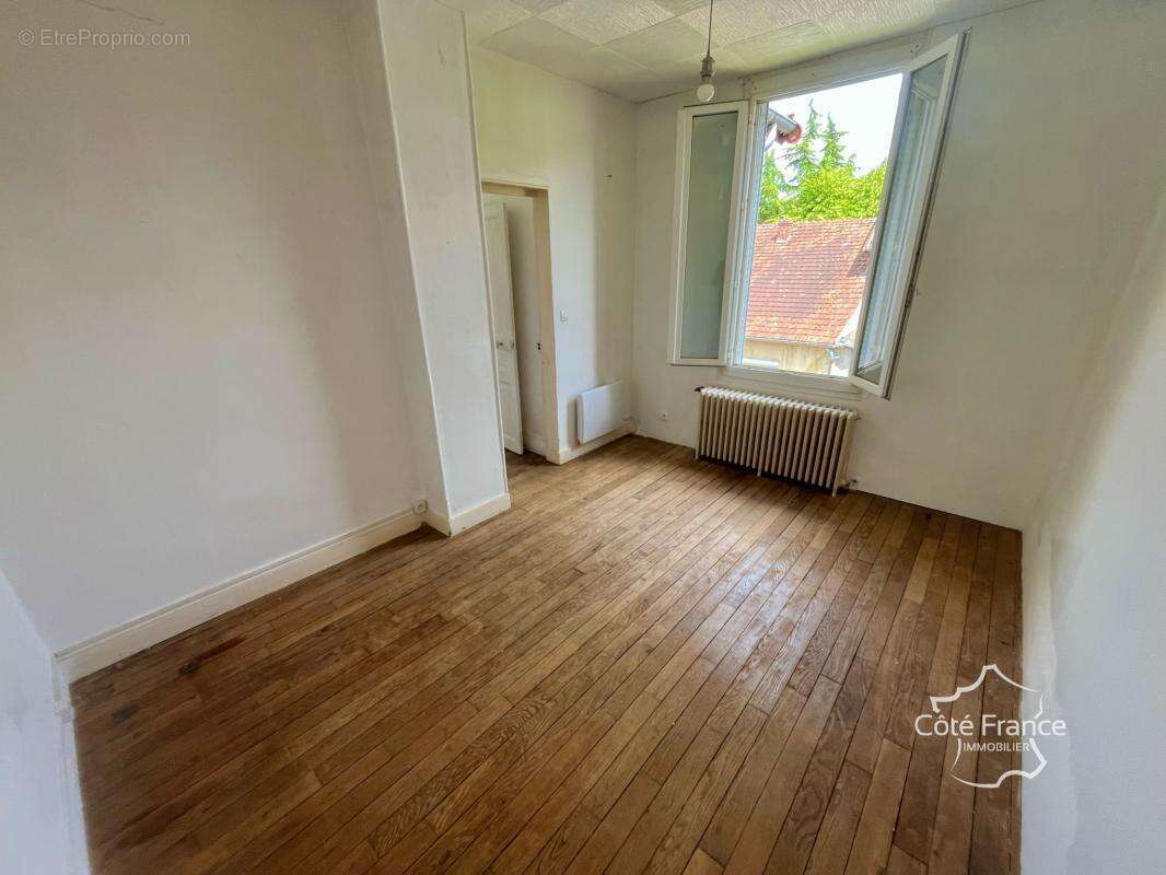 CLAMECY   Maison de 4 chambres rénovée avec jardin, cave et - photo 9