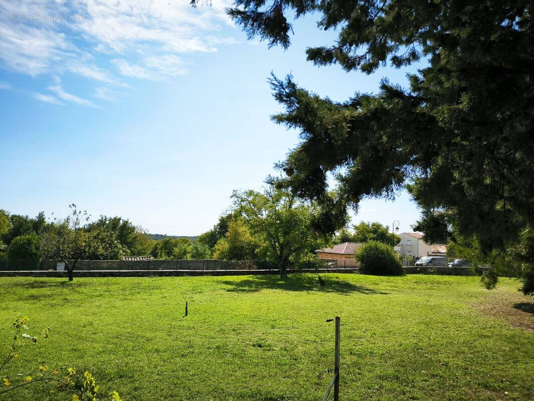 Terrain à UZES