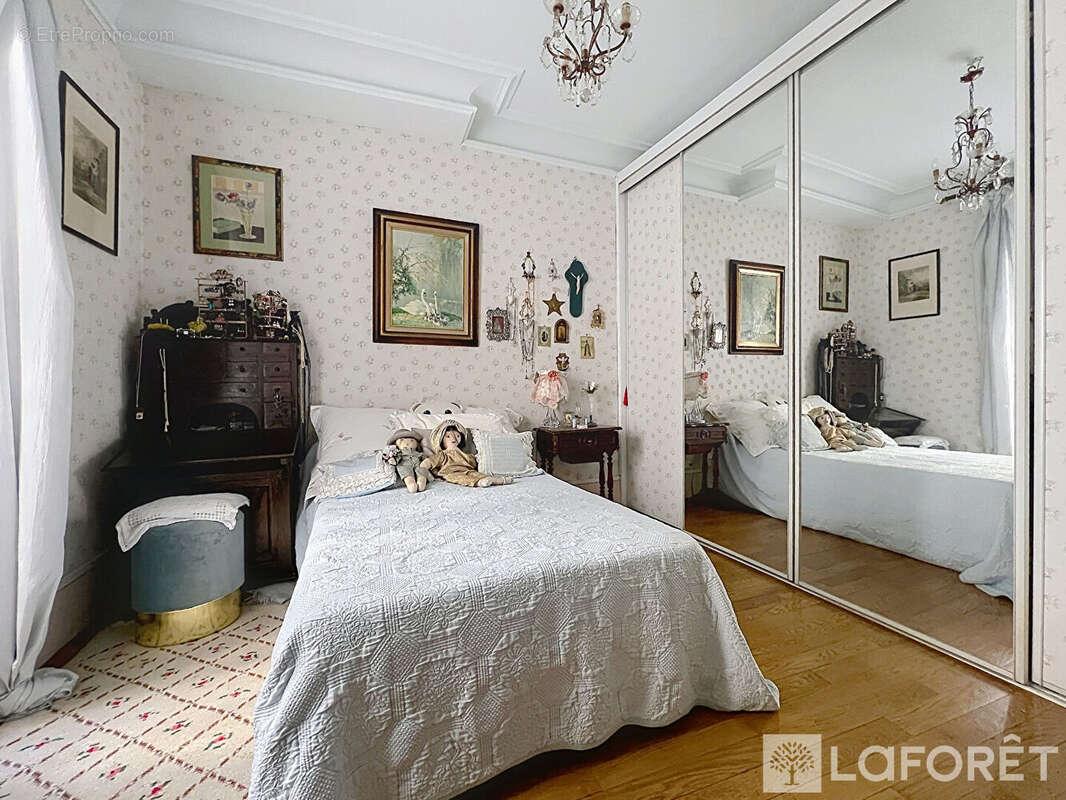 Appartement à PARIS-2E