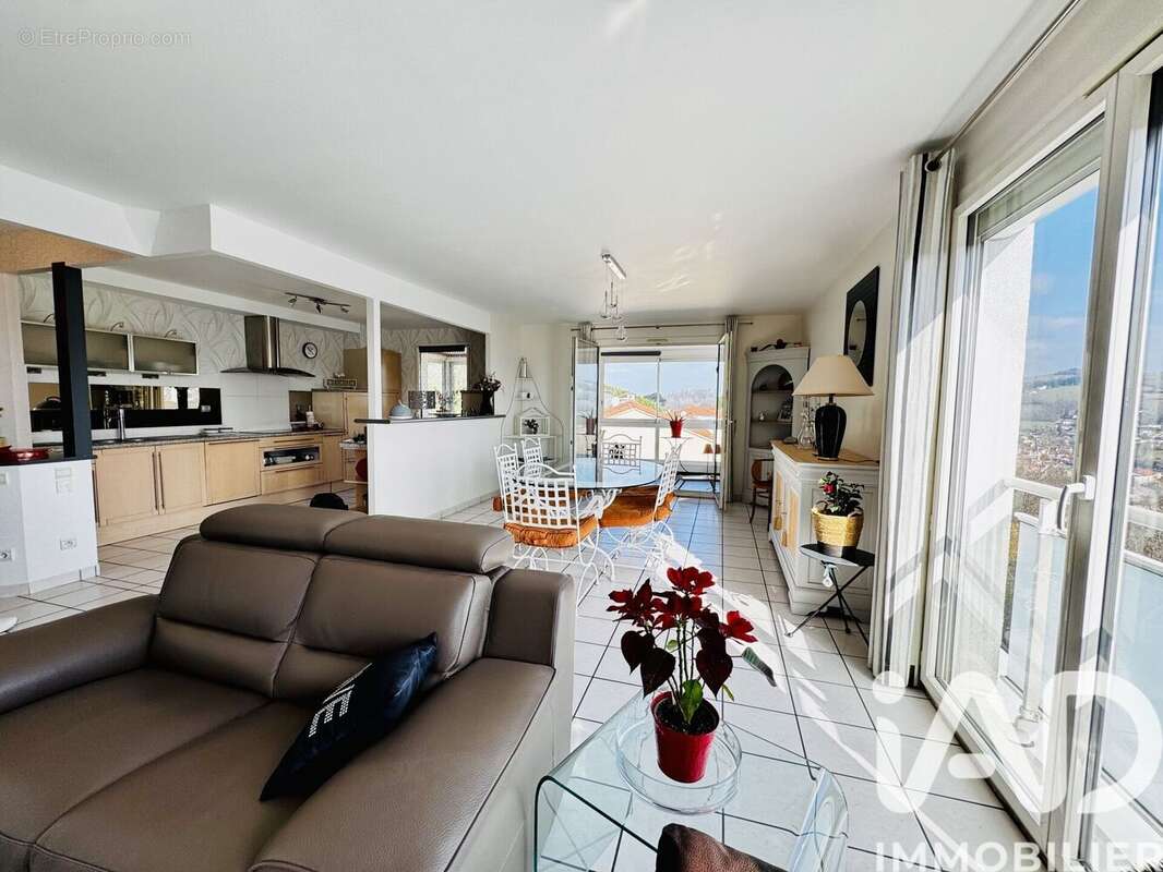 Photo 5 - Appartement à SAINT-PRIEST-EN-JAREZ