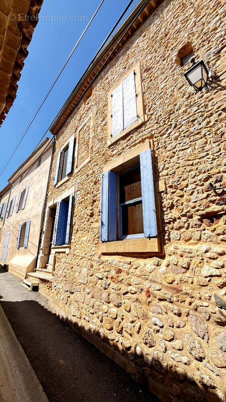 Maison à MONTOULIERS