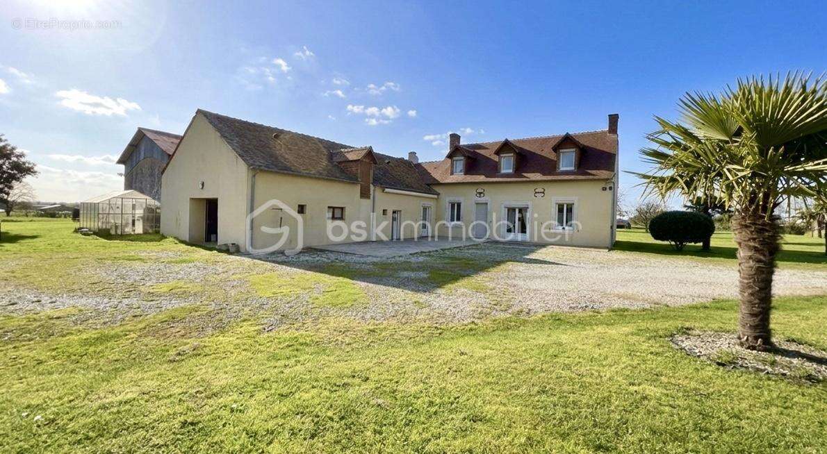 Propriété et bâtiments annexes sur belle parcelle terrain - photo 2