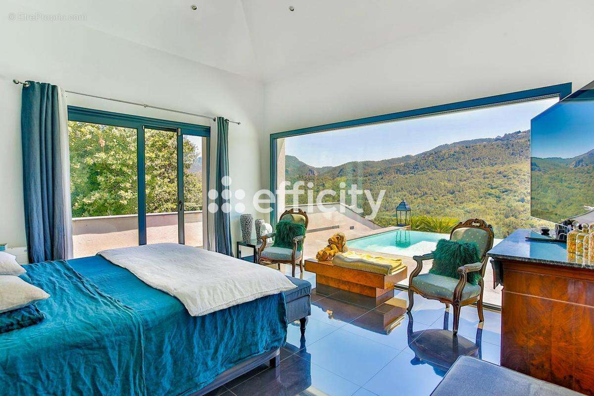 Maison à LES ADRETS-DE-L'ESTEREL