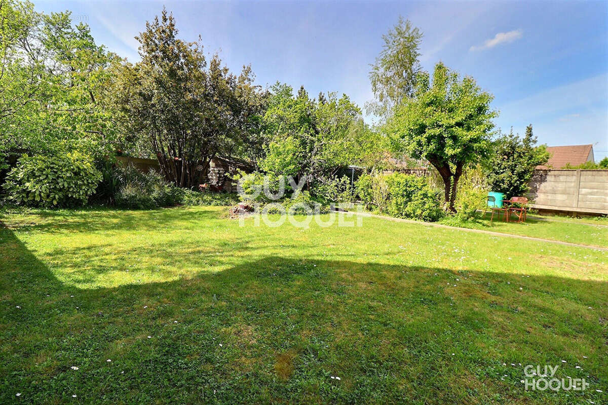 Maison à SAINTE-GENEVIEVE-DES-BOIS