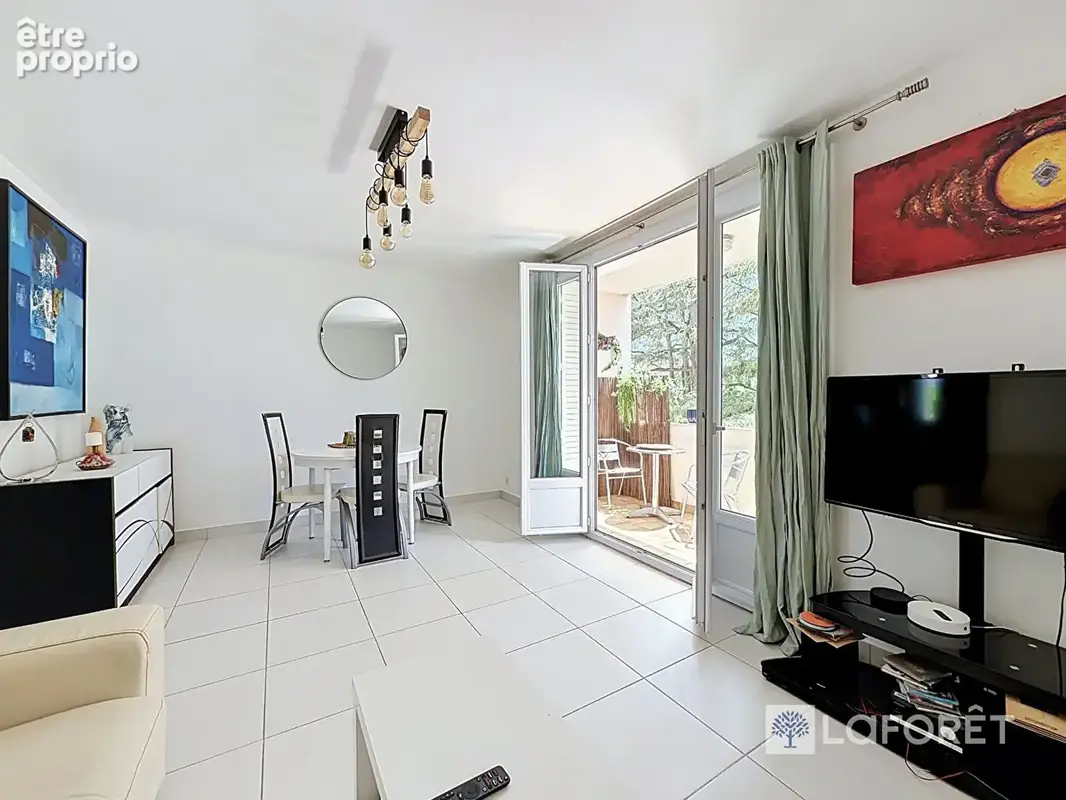 Photo Appartement à Champagne-Au-Mont-D'or au prix de 225 000€