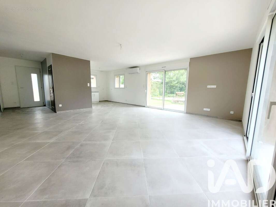 Maison 100 m² à Courtacon  - photo 2