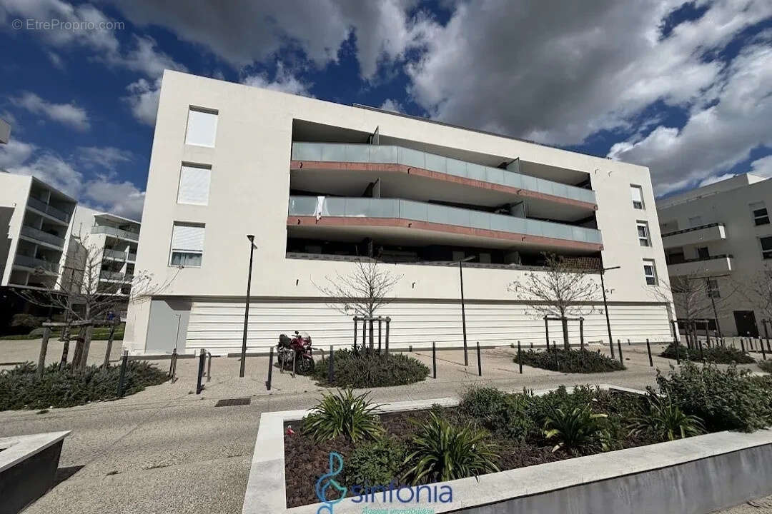 Commerce à JUVIGNAC