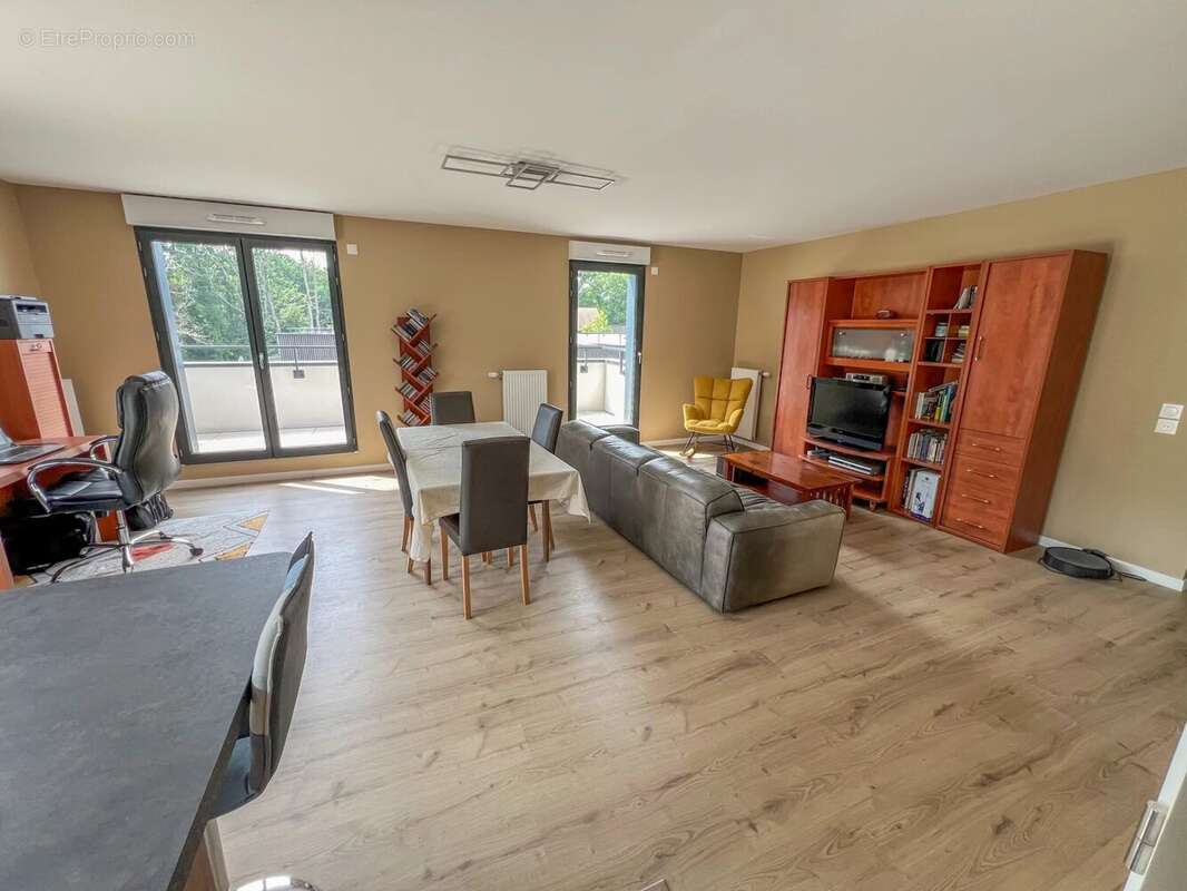 Appartement à LE MESNIL-SAINT-DENIS