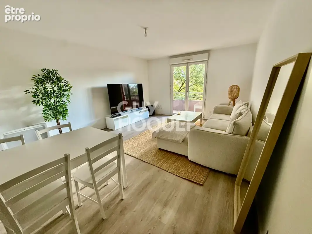 CLERMONT FERRAND - Appartement T2, balcon et parking - photo 5