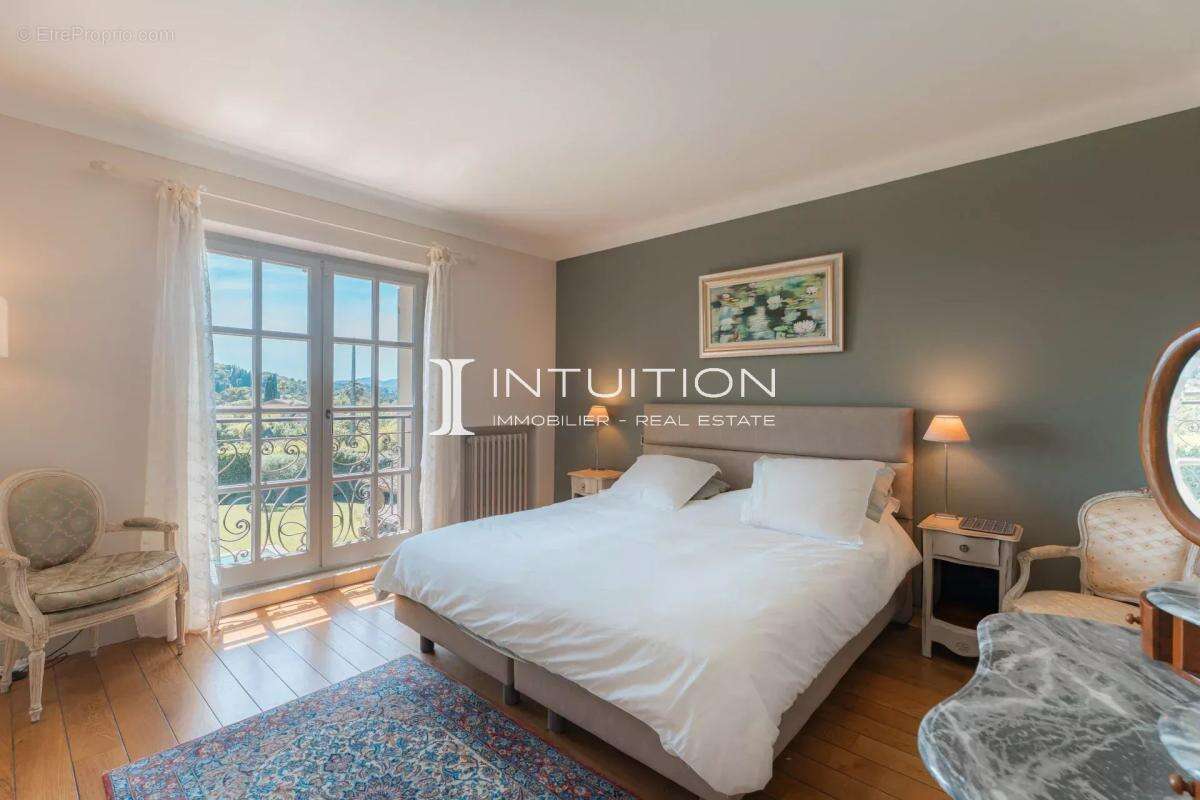 Maison à MOUGINS