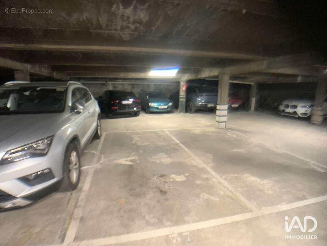 Parking 10 m² à Asnieres-Sur-Seine  - photo 3