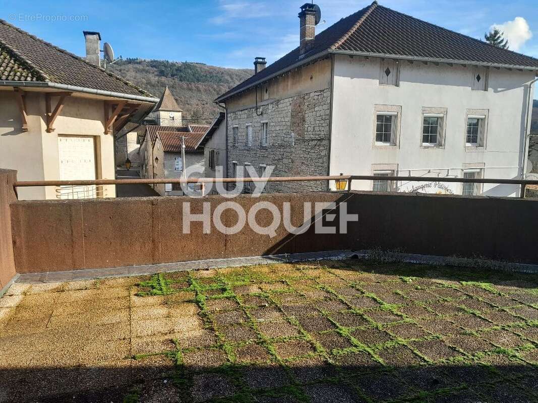 Appartement à CHAVANNES-SUR-SURAN