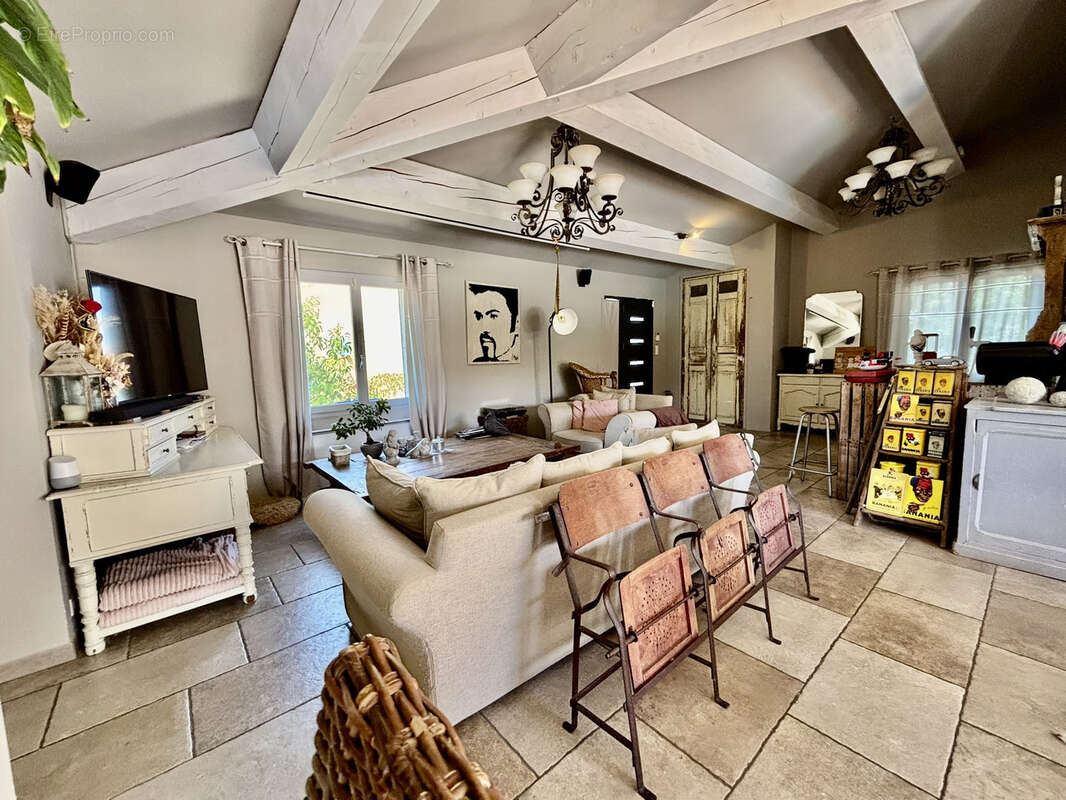 Commerce à MALAUCENE