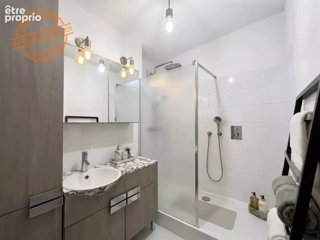 Bel appartement T3 lumineux de 65,85 m² avec balcon et parking – Écully - photo 4