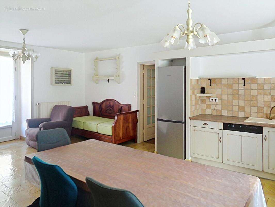 Saint Bonnet Laval(48), maison de 200 m2, 6 chambres avec 1866 m2 de terrain - photo 3