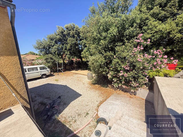 Villa plain-pied avec piscine et grand terrain à Beaulieu - photo 12