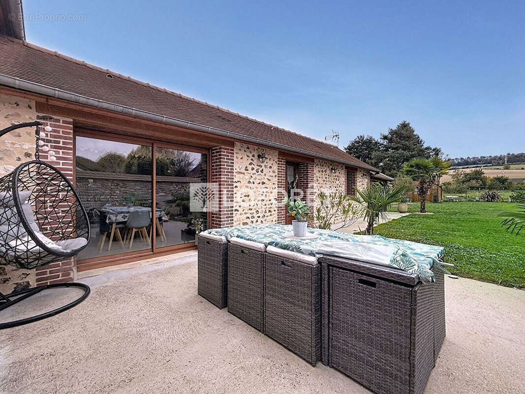 Maison à LA CROIX-SAINT-LEUFROY