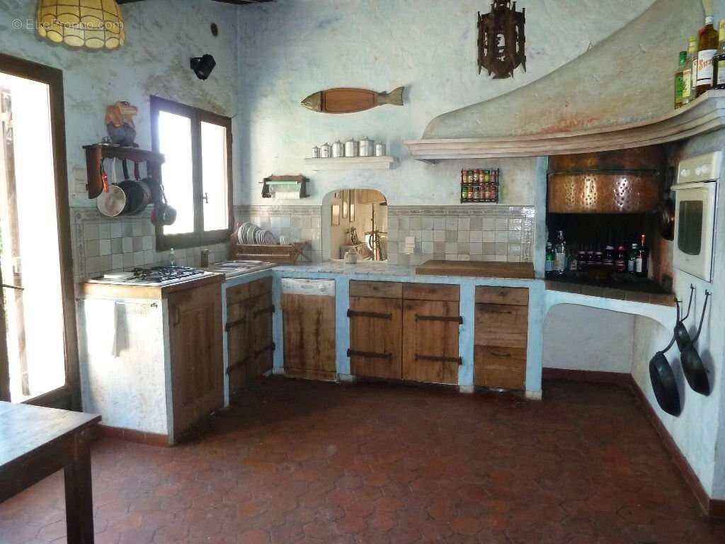 Cuisine Carrelage - Maison à TOURRETTES-SUR-LOUP