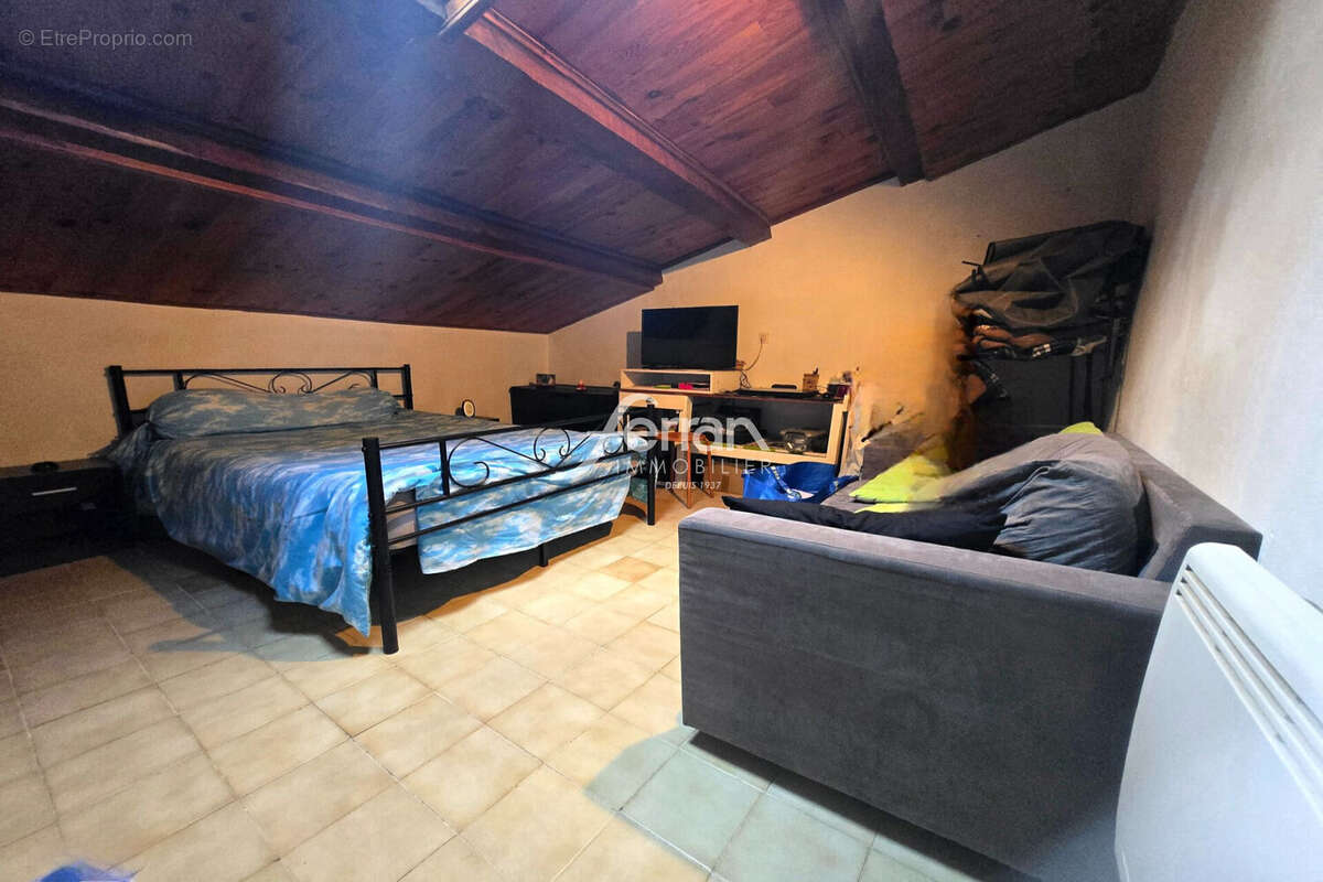 Appartement à SALERNES