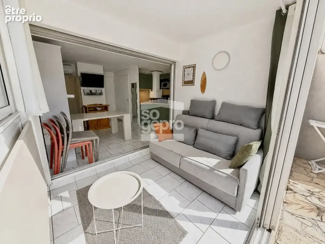 Réf : 2318 - Studio Cabine avec jardin terrasse parking et cellier Mont Saint-Martin Cap d'Agde ! - photo 9