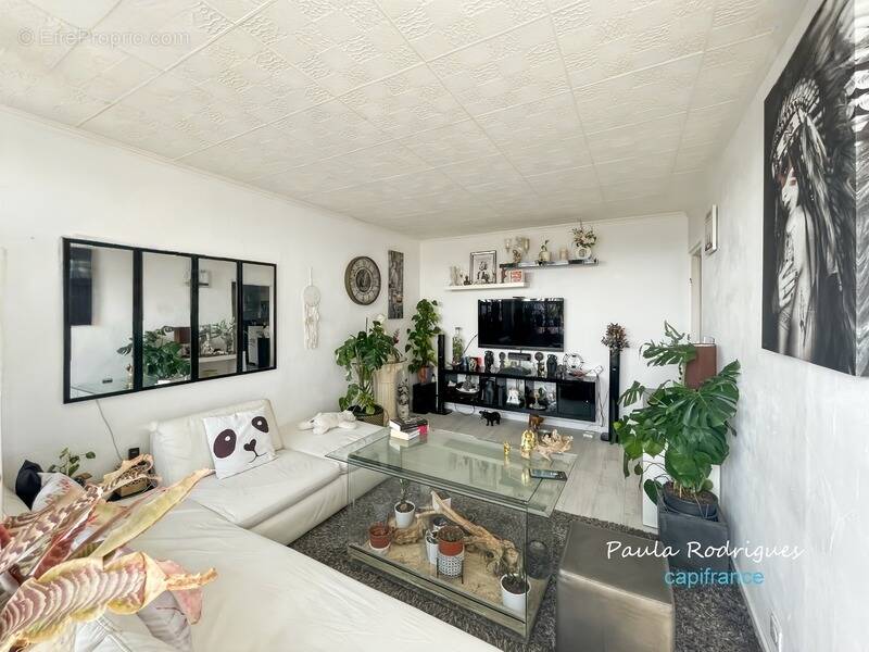 Appartement à LES CLAYES-SOUS-BOIS