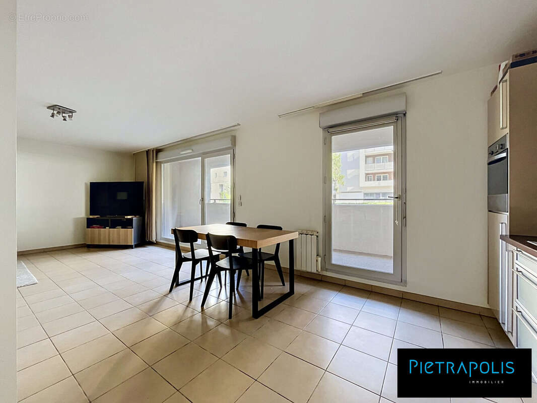 salon2 - Appartement à VILLEURBANNE