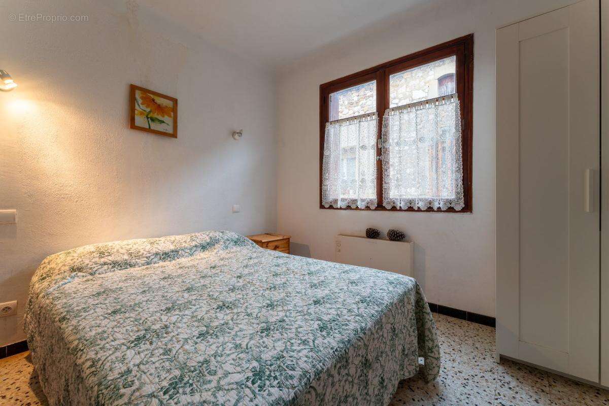 Maison à SAINT-LAURENT-DE-CARNOLS