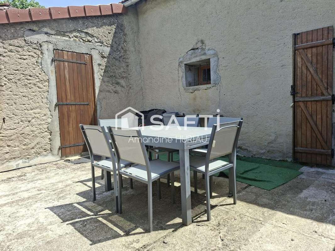 Maison 112 m² à Vensat  - photo 4