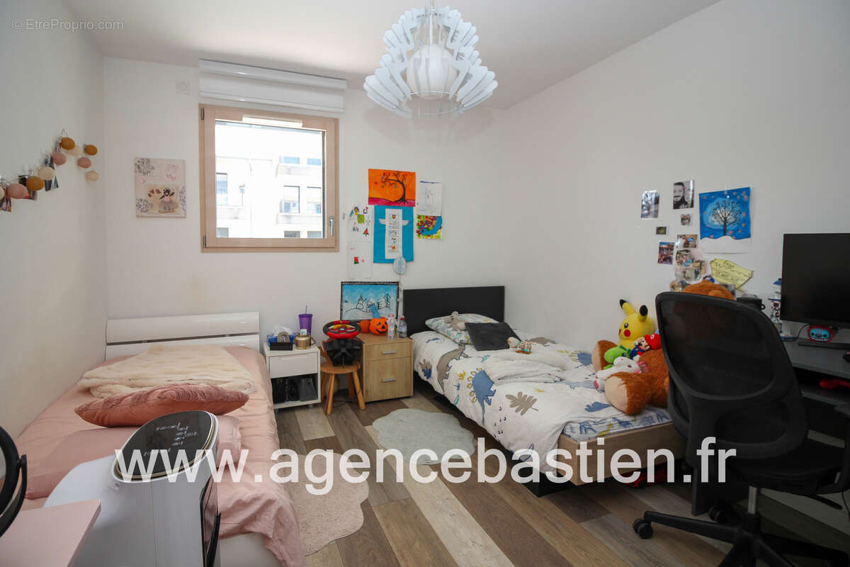 DIVONNE-LES-BAINS   Centre-ville -  Appartement T3 de 79 m2 avec terrasse, garage et cave - photo 8