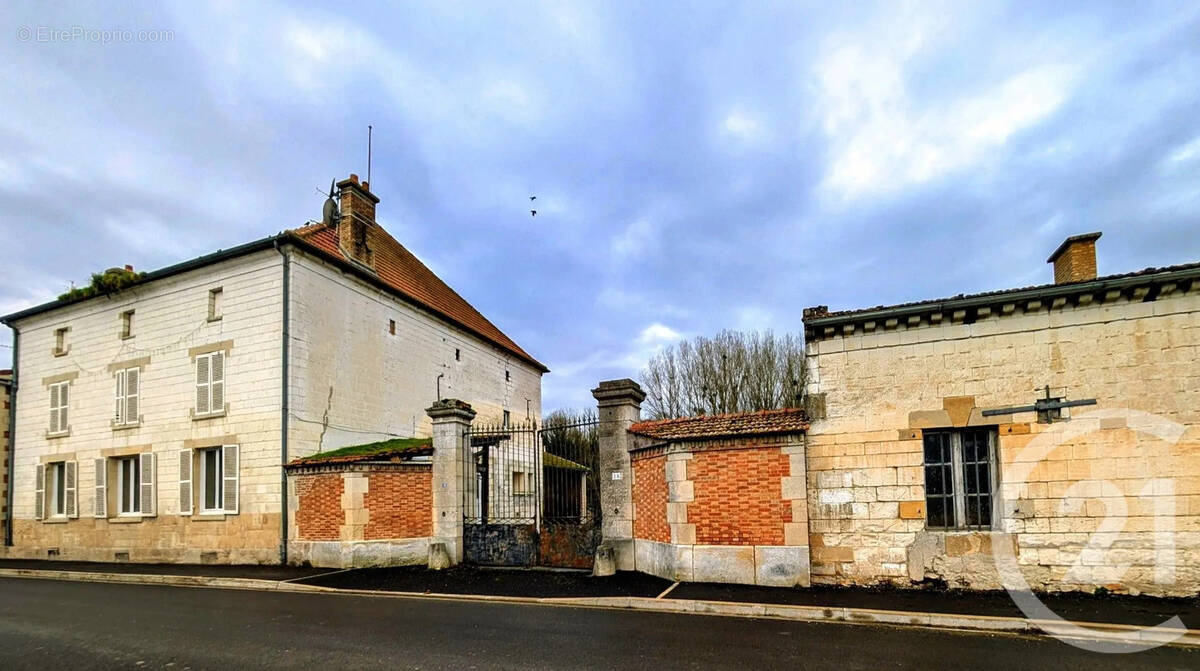 Maison à ECURY-SUR-COOLE