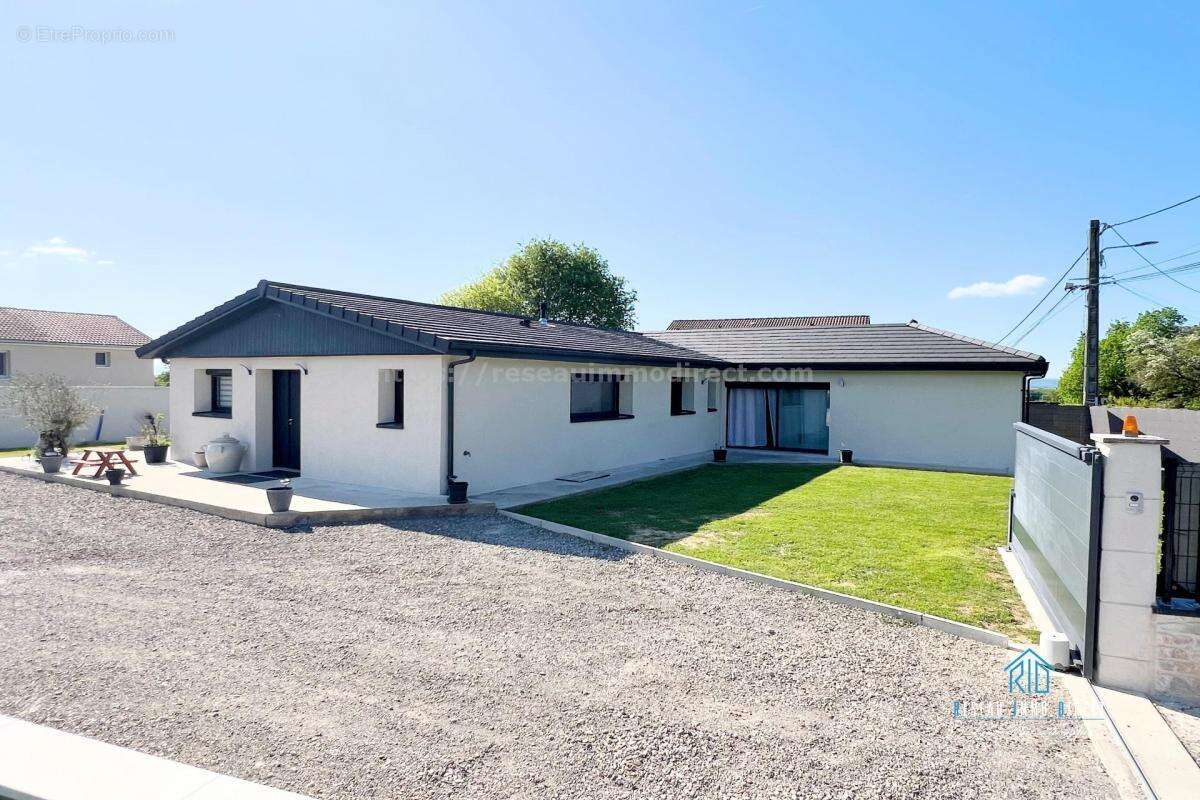 Maison à SAINT-SIMEON-DE-BRESSIEUX