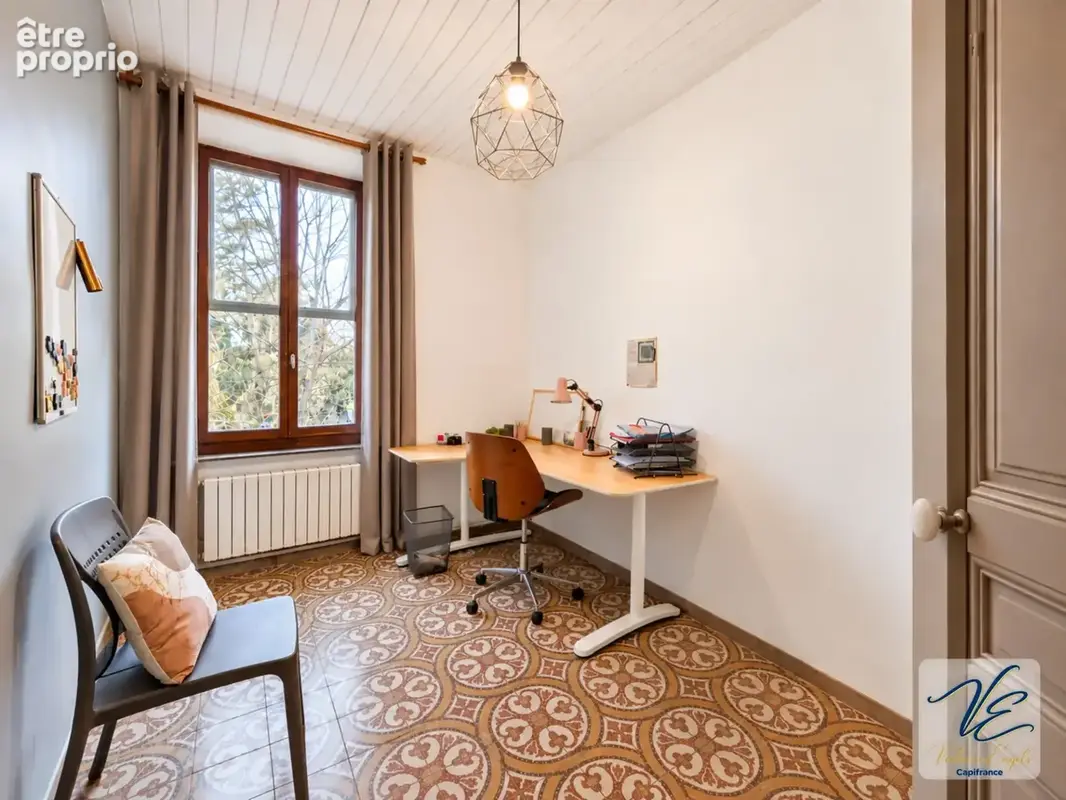À azille – maison bourgeoise rénovée de 259 m² avec 5 chambres, jardin piscinable, puits et garage - photo 21