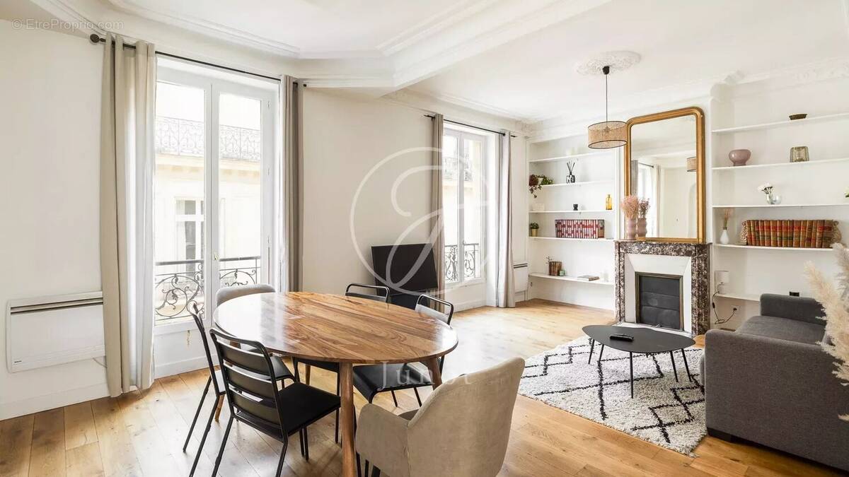 Appartement à PARIS-16E