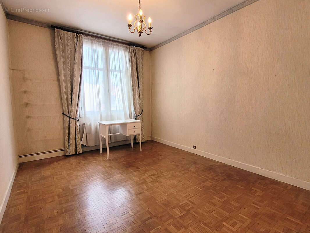 Appart F5 avec ascenseur à 50 m de la Place Michelet - photo 8